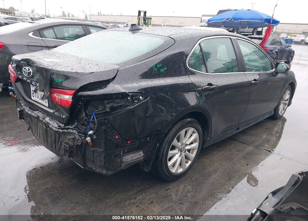 2018 TOYOTA CAMRY LE VIN: 4T1B11HK7JU079464