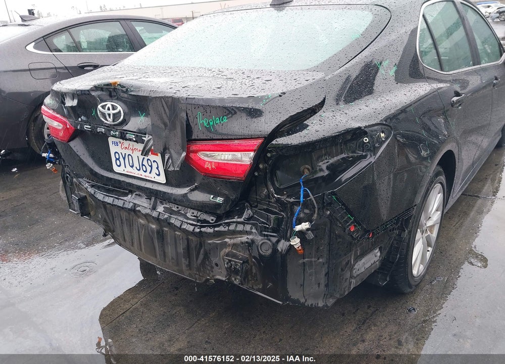 2018 TOYOTA CAMRY LE VIN: 4T1B11HK7JU079464