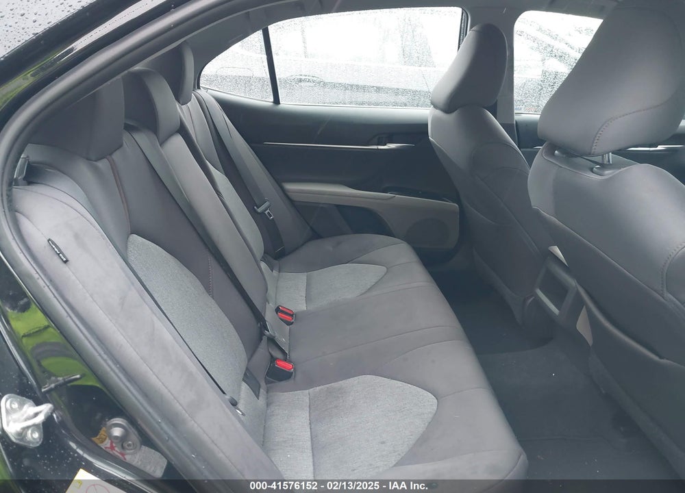 2018 TOYOTA CAMRY LE VIN: 4T1B11HK7JU079464
