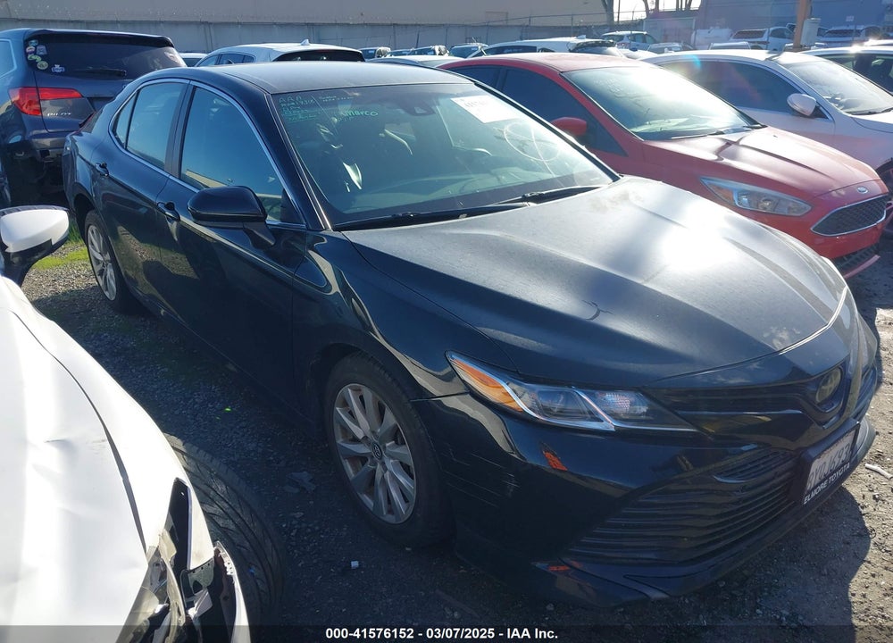 2018 TOYOTA CAMRY LE VIN: 4T1B11HK7JU079464