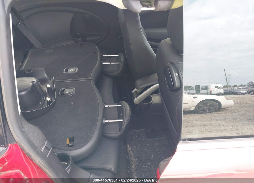 2008 MINI COOPER CLUBMAN VIN: WMWML33528TN66475