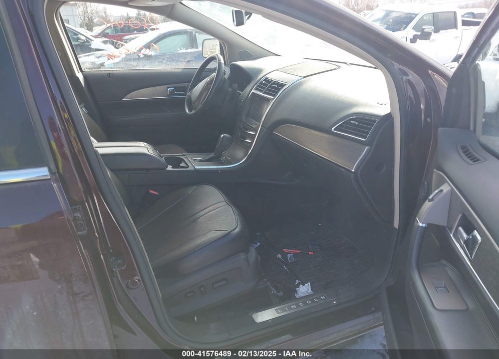 2011 LINCOLN MKX VIN: 2LMDJ8JKXBBJ00587