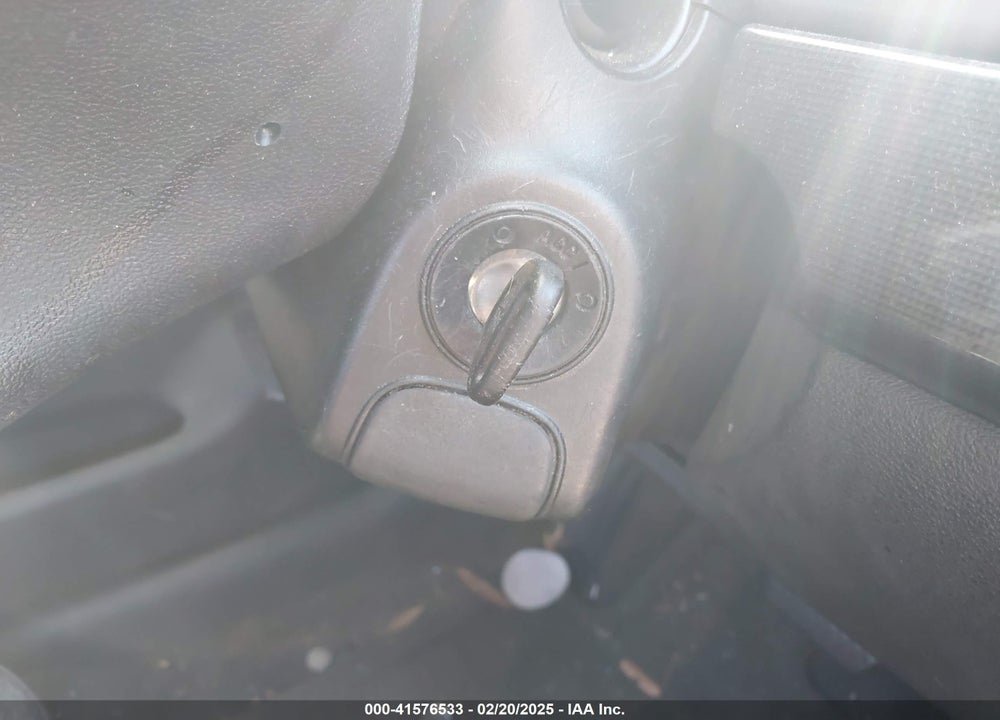 2007 PONTIAC G5 VIN: 1G2AL15F677240139