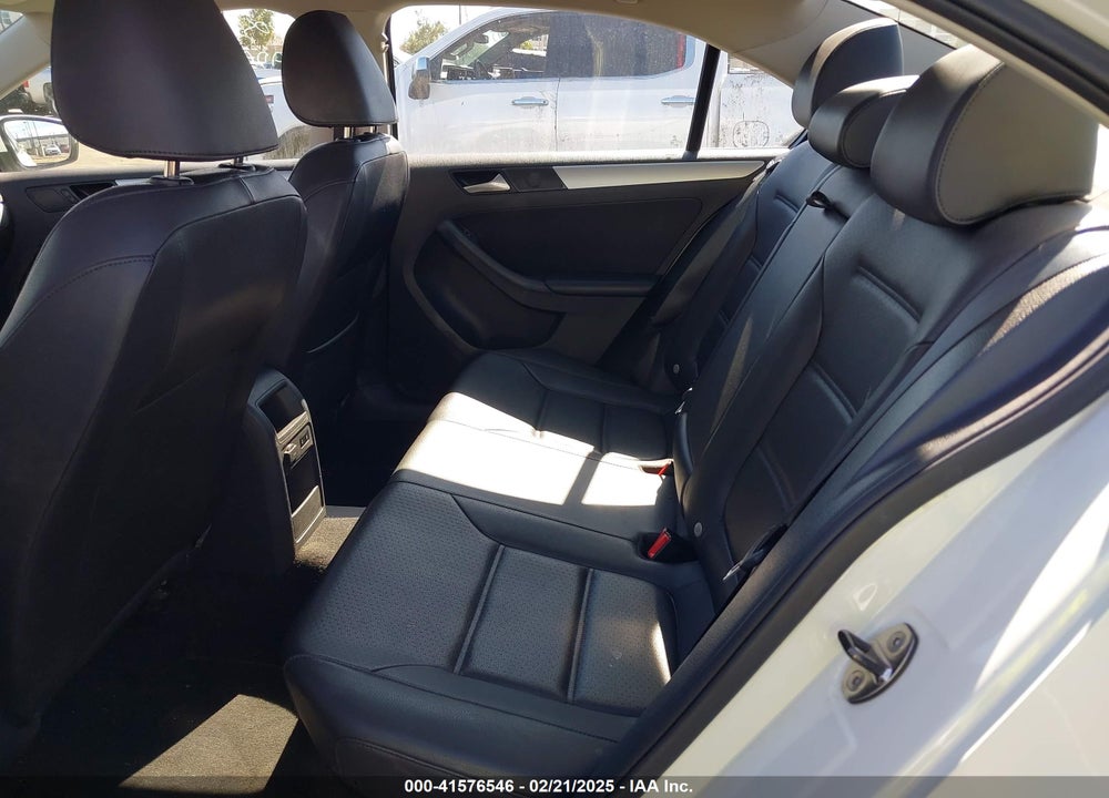 2014 VOLKSWAGEN JETTA 1.8T SE VIN: 3VWD17AJXEM266187