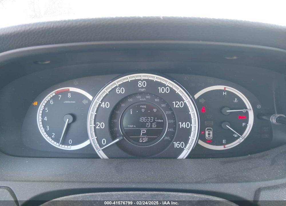 2013 HONDA ACCORD VIN: 1HGCR3F88DA014795