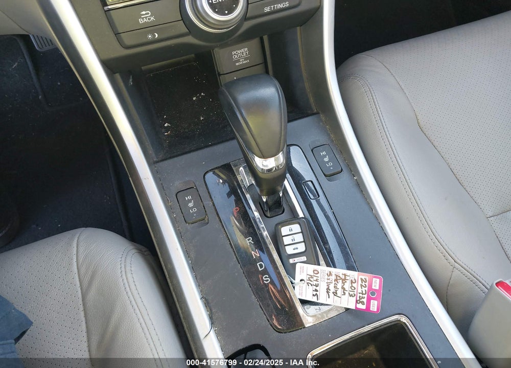 2013 HONDA ACCORD VIN: 1HGCR3F88DA014795