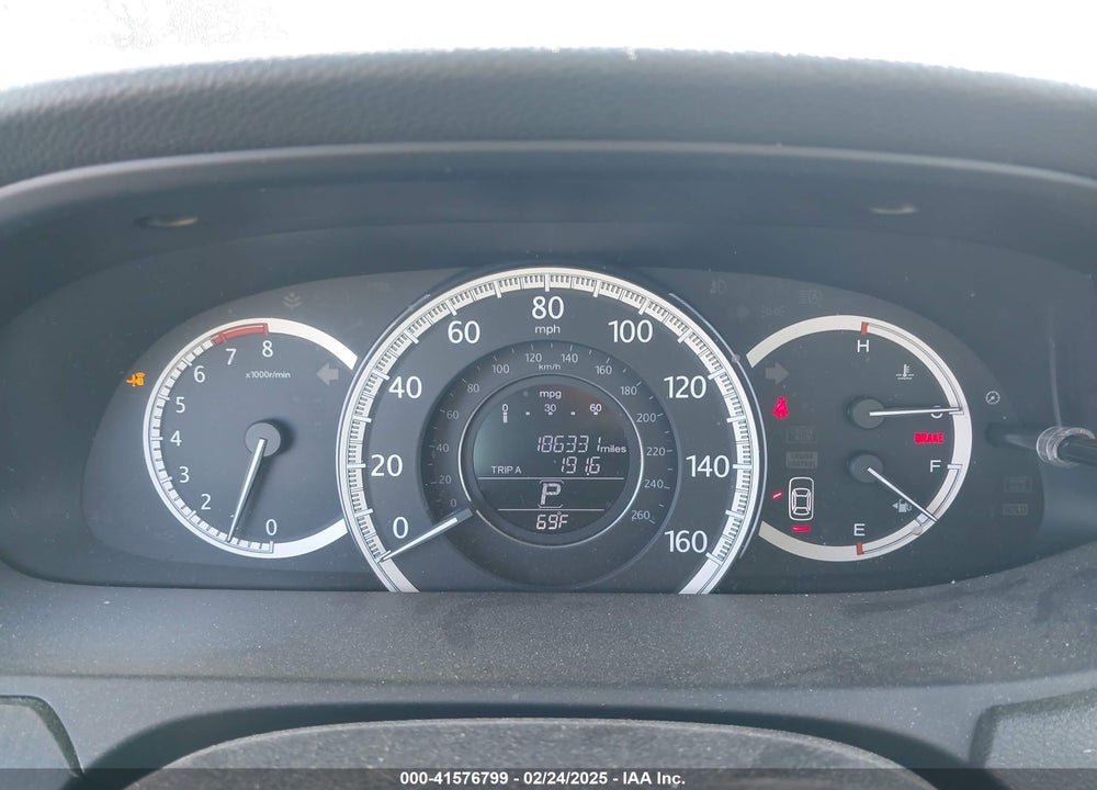 2013 HONDA ACCORD VIN: 1HGCR3F88DA014795