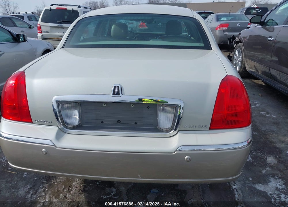 2004 LINCOLN TOWN CAR ULTIMATE VIN: 1LNHM83W14Y680645