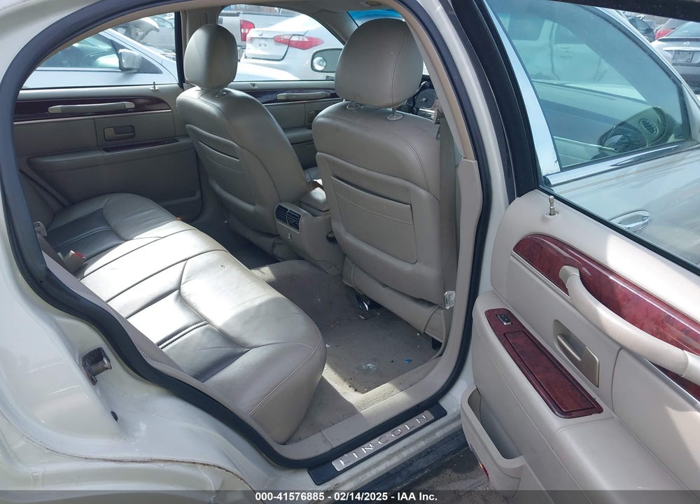 2004 LINCOLN TOWN CAR ULTIMATE VIN: 1LNHM83W14Y680645