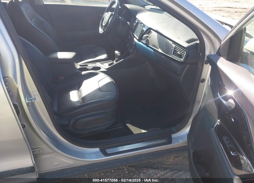 2017 KIA NIRO TOURING VIN: KNDCE3LCXH5082095