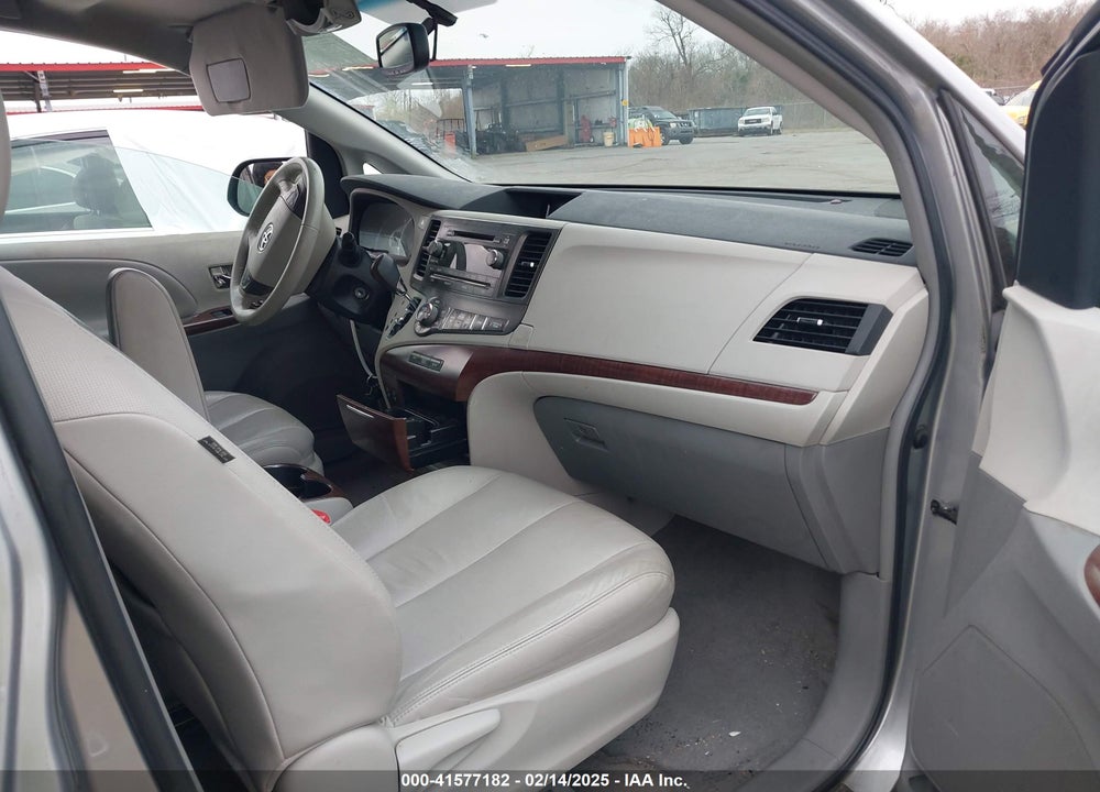 2011 TOYOTA SIENNA XLE V6 VIN: 5TDYK3DCXBS003085