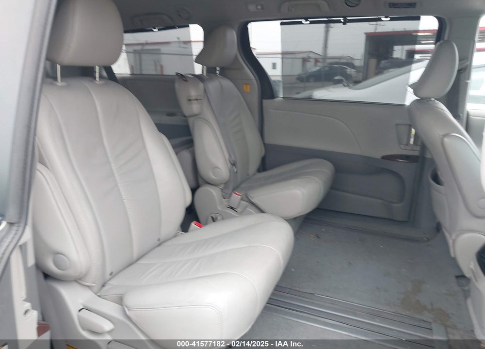 2011 TOYOTA SIENNA XLE V6 VIN: 5TDYK3DCXBS003085