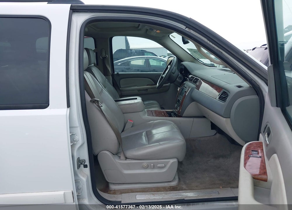2008 CHEVROLET SUBURBAN 1500 VIN: 1GNFC16018R143195