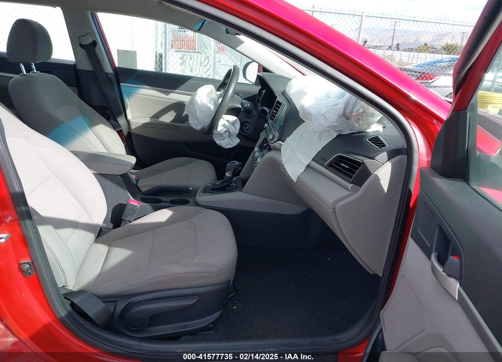 2020 HYUNDAI ELANTRA VIN: 5NPD84LF1LH577788