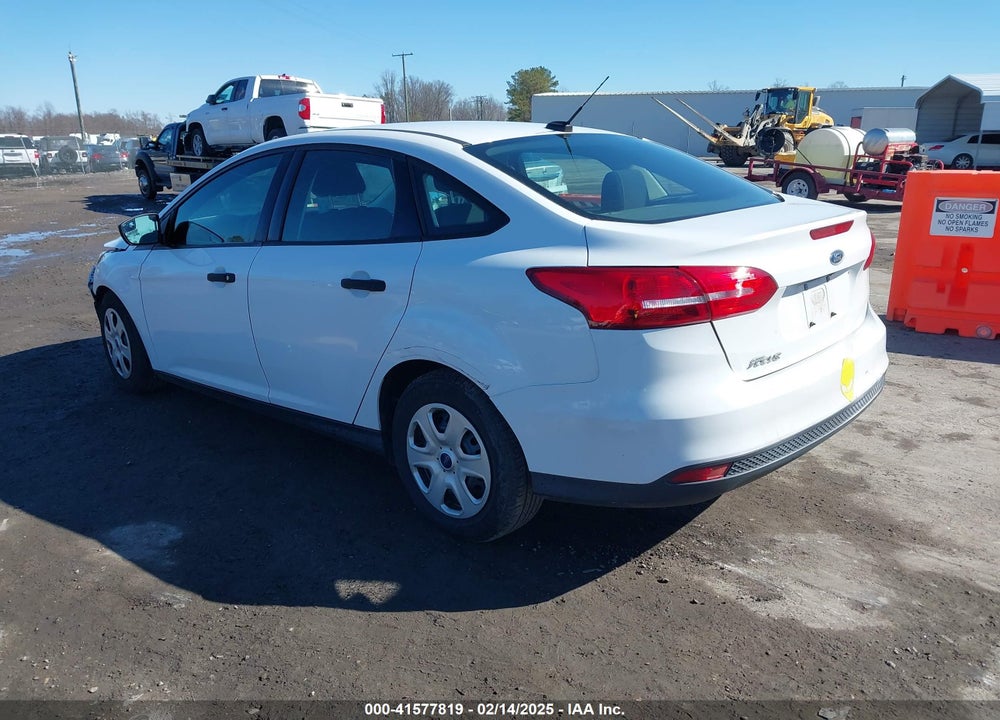 2018 FORD FOCUS VIN: 1FADP3E21JL201226