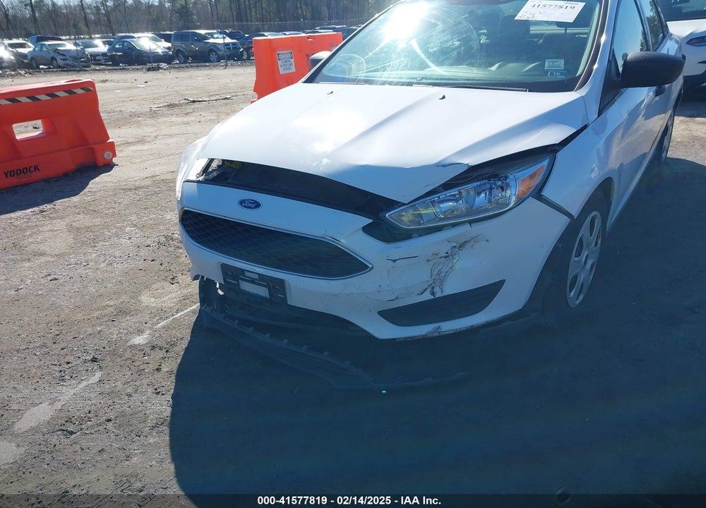 2018 FORD FOCUS VIN: 1FADP3E21JL201226