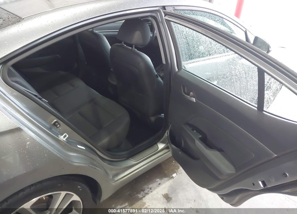 2017 HYUNDAI ELANTRA VIN: KMHD84LF5HU102234