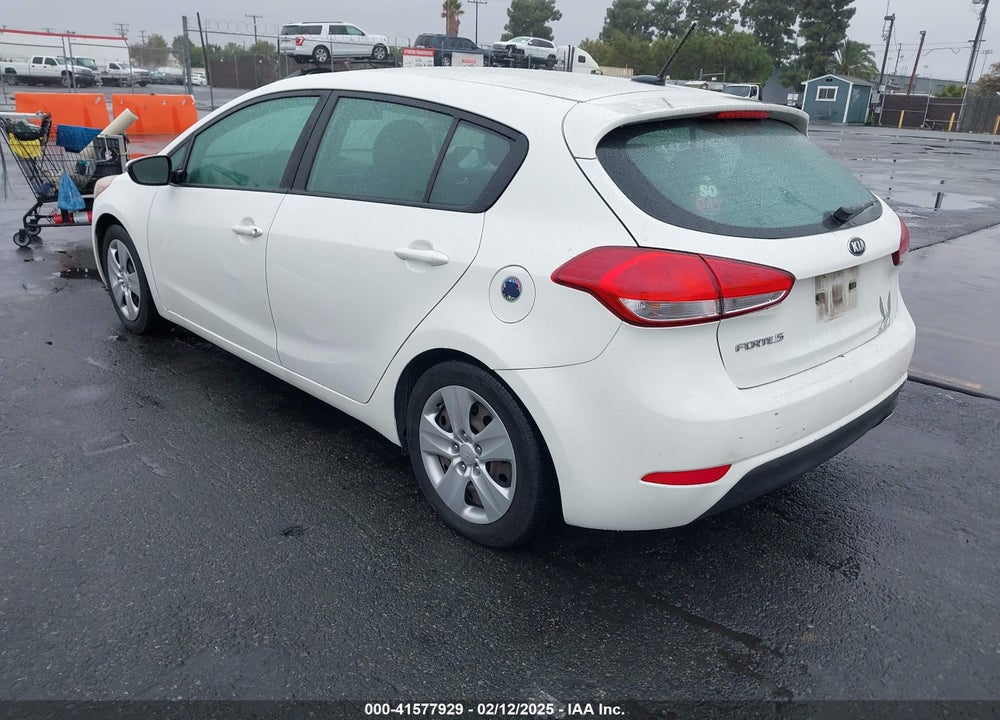 2016 KIA FORTE 5-DOOR VIN: KNAFK5A80G5629547