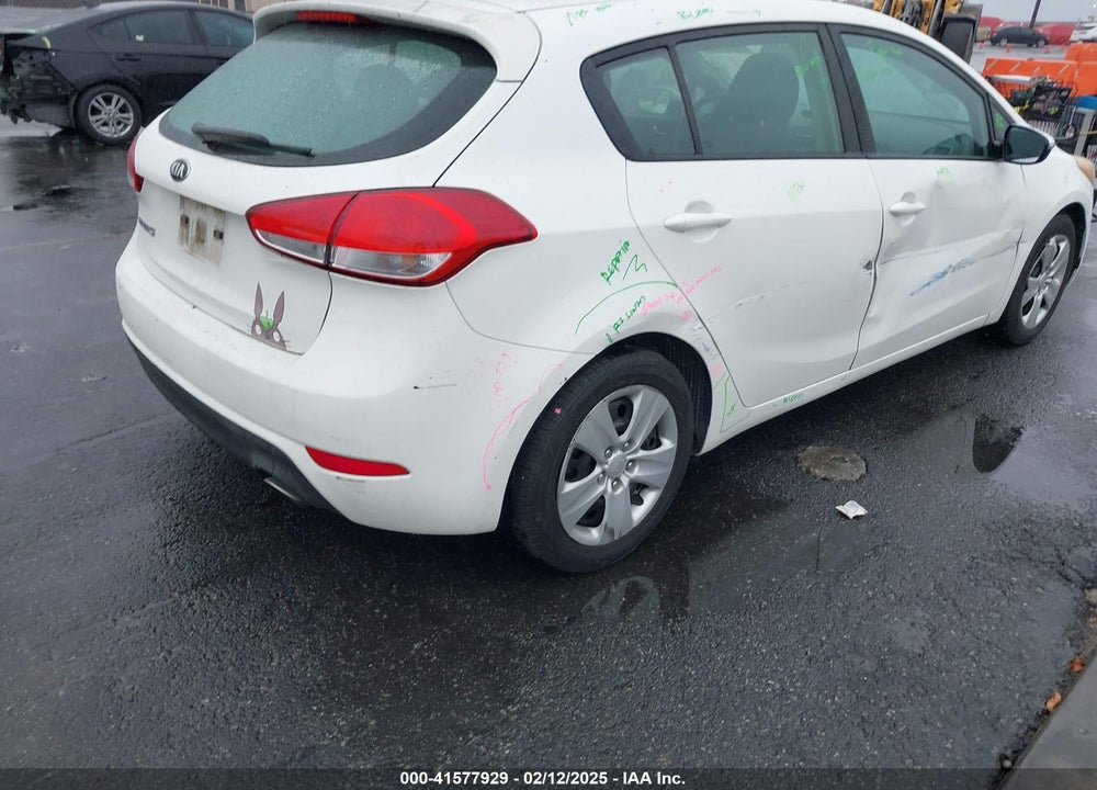 2016 KIA FORTE 5-DOOR VIN: KNAFK5A80G5629547