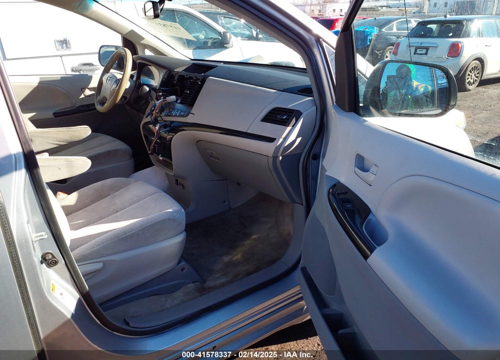 2014 TOYOTA SIENNA LE V6 7 PASSENGER MOBILITY VIN: 5TDKK3DC0ES467514