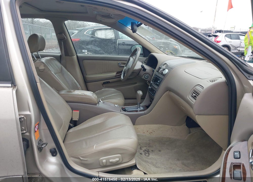 2001 INFINITI I30 LUXURY VIN: JNKCA31A11T037639