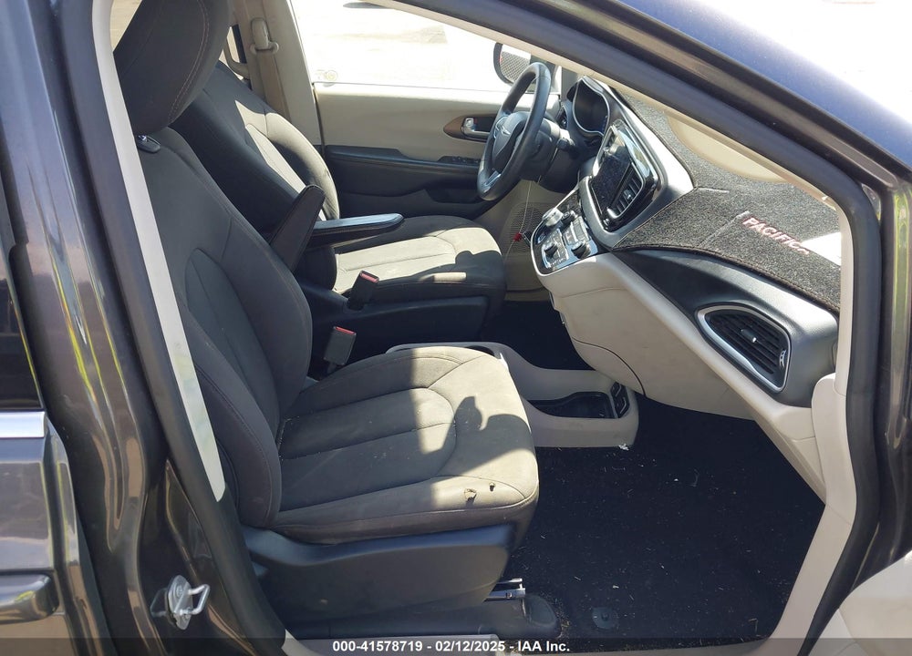2017 CHRYSLER PACIFICA TOURING VIN: 2C4RC1DG2HR722132