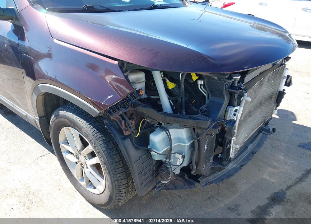 2015 KIA SORENTO LX V6 VIN: 5XYKT4A75FG574292