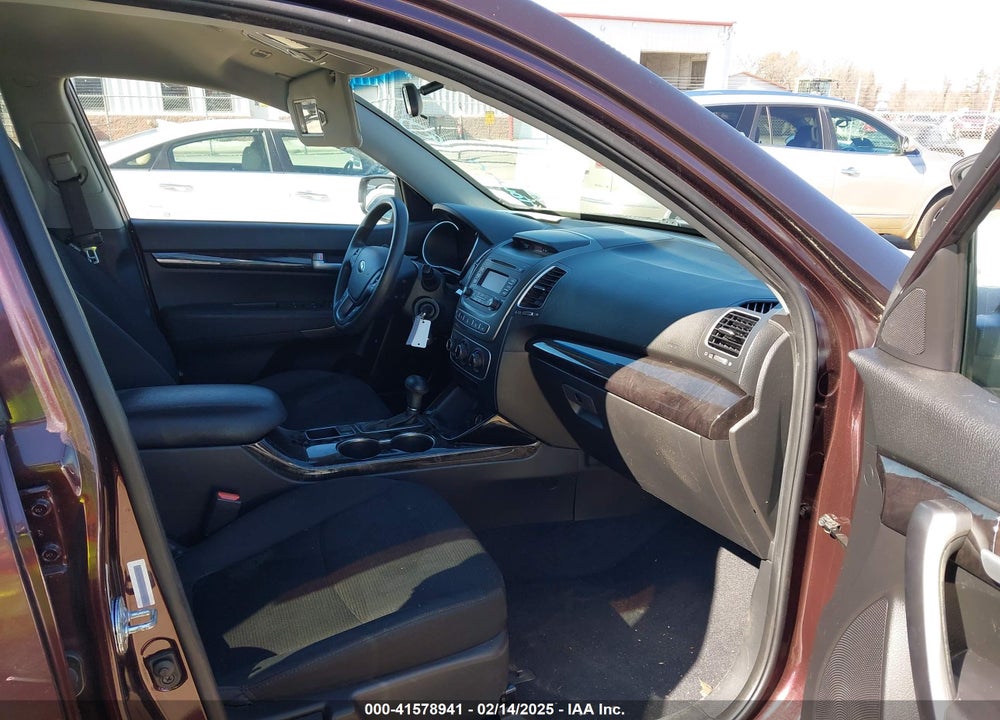 2015 KIA SORENTO LX V6 VIN: 5XYKT4A75FG574292