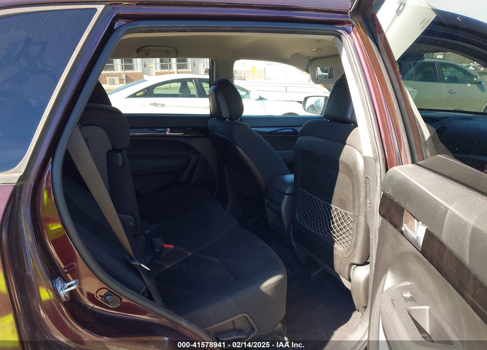 2015 KIA SORENTO LX V6 VIN: 5XYKT4A75FG574292