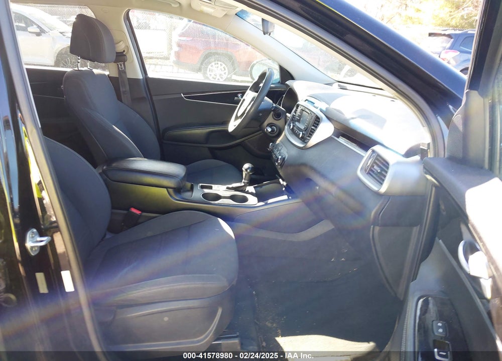 2017 KIA SORENTO 2.4L LX VIN: 5XYPGDA31HG278535