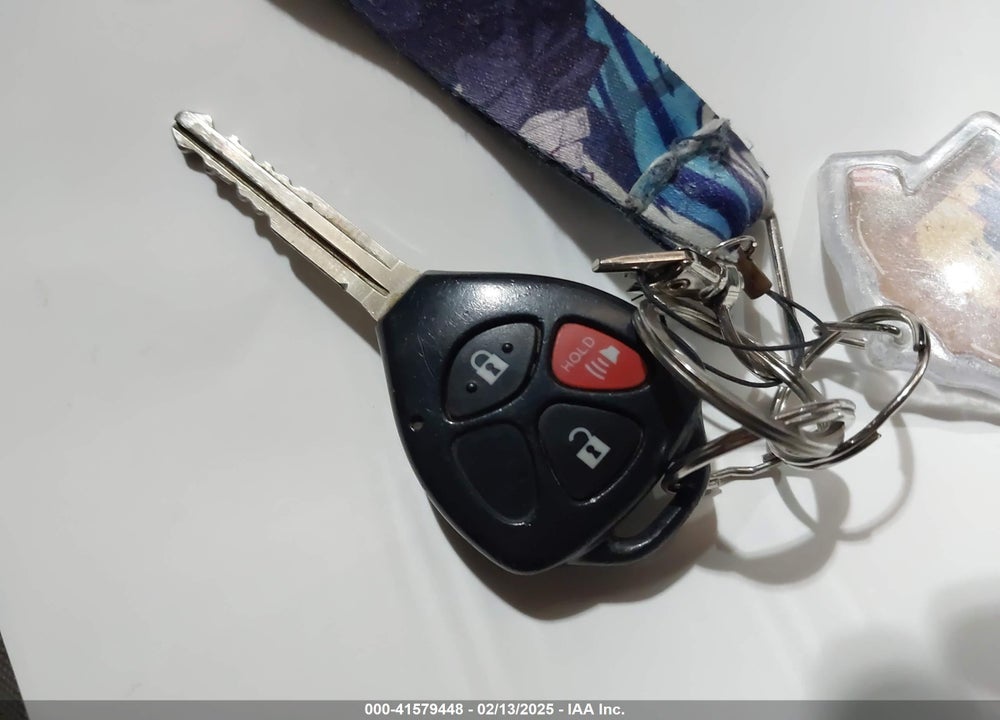 2009 TOYOTA RAV4 VIN: JTMBF33V095005425