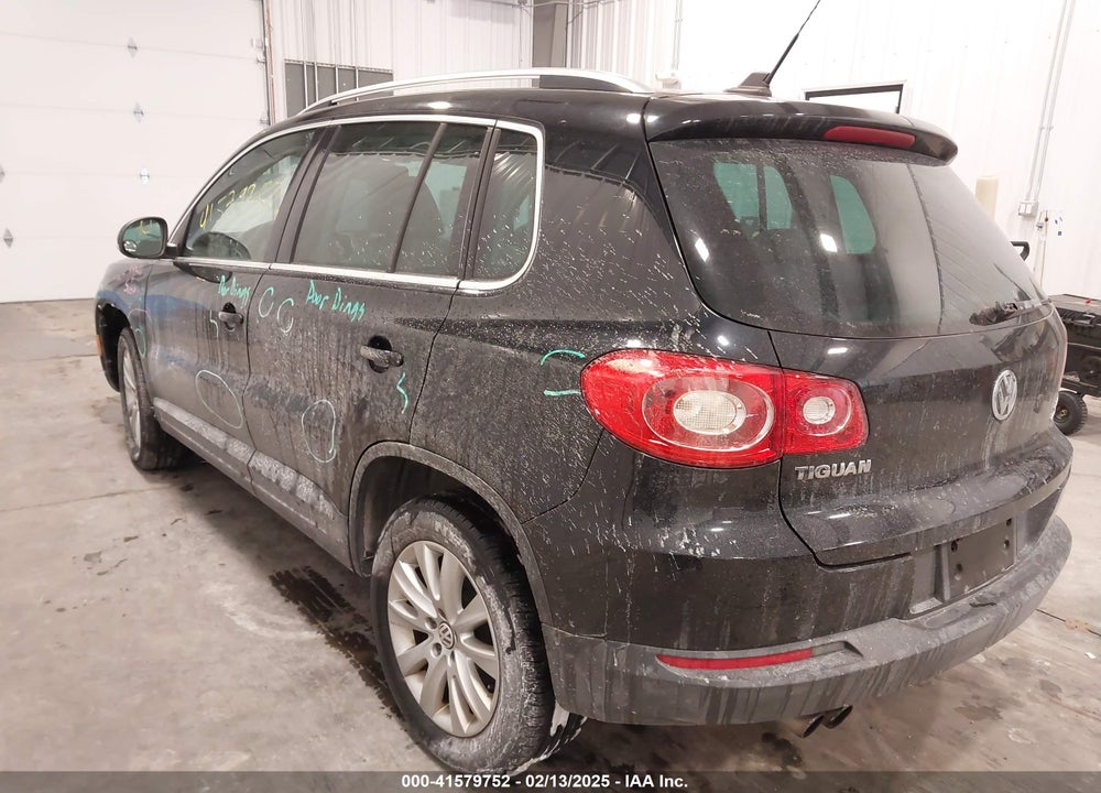 2010 VOLKSWAGEN TIGUAN VIN: WVGBV7AX9AW500957