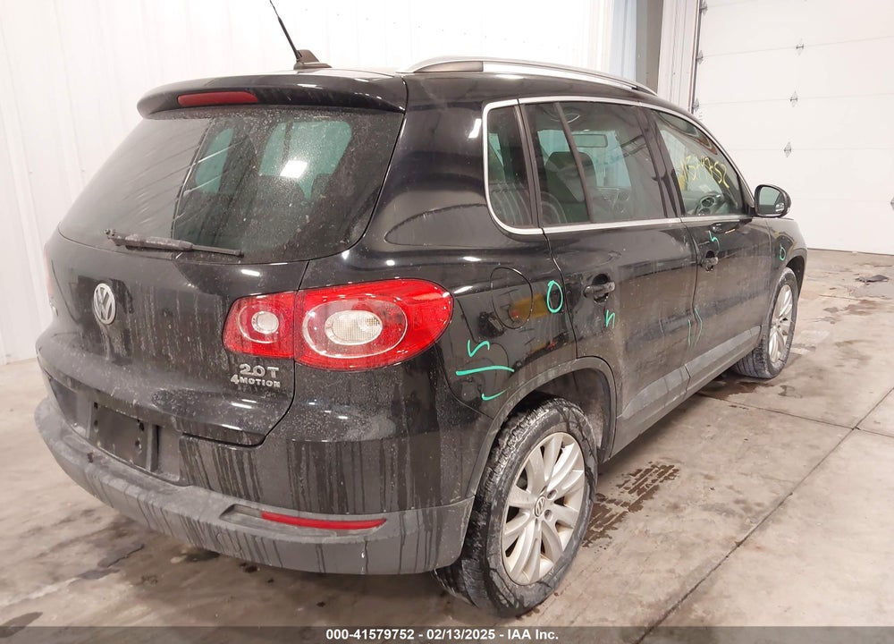 2010 VOLKSWAGEN TIGUAN VIN: WVGBV7AX9AW500957