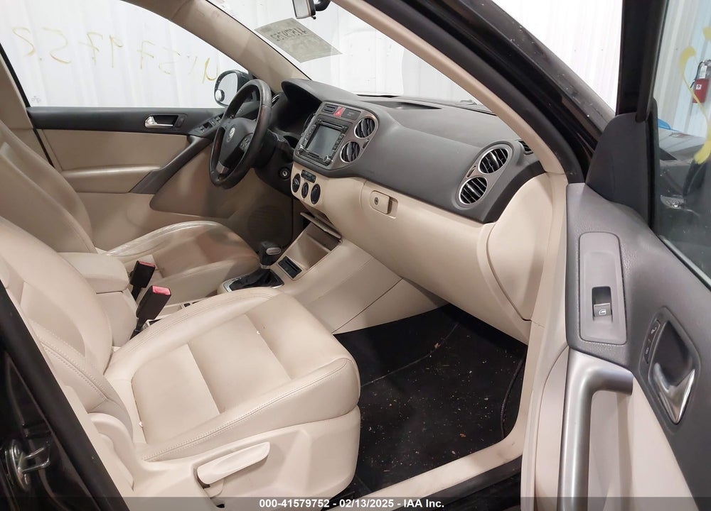 2010 VOLKSWAGEN TIGUAN VIN: WVGBV7AX9AW500957