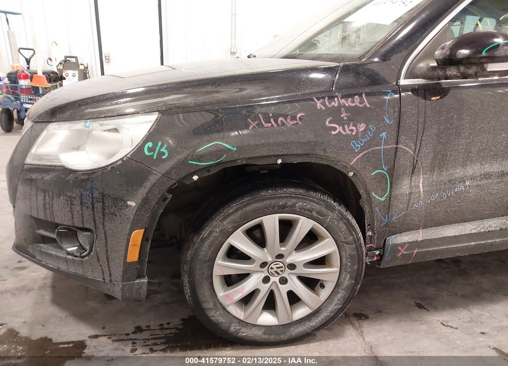 2010 VOLKSWAGEN TIGUAN VIN: WVGBV7AX9AW500957
