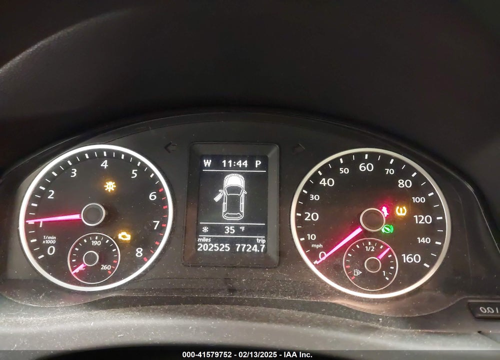 2010 VOLKSWAGEN TIGUAN VIN: WVGBV7AX9AW500957