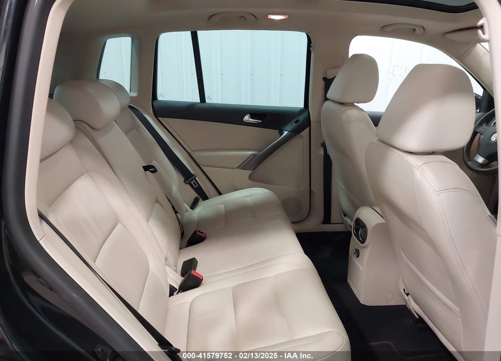 2010 VOLKSWAGEN TIGUAN VIN: WVGBV7AX9AW500957