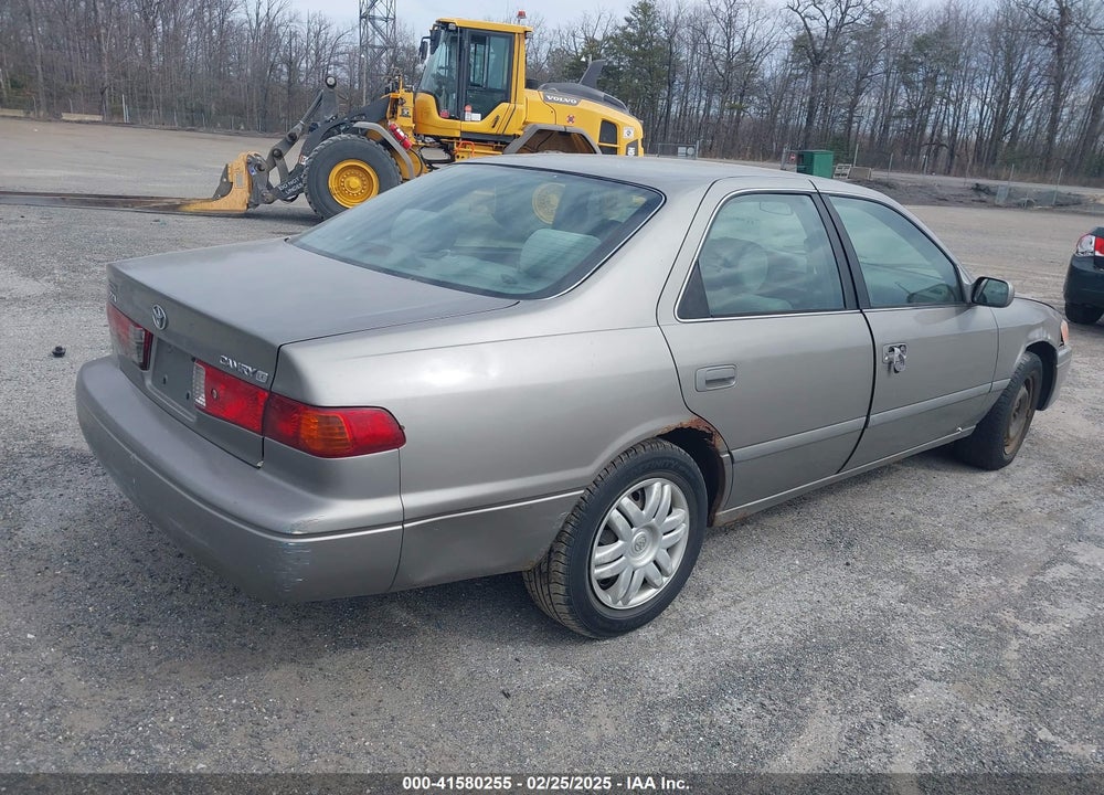 2001 TOYOTA CAMRY LE VIN: 4T1BG22K51U067682