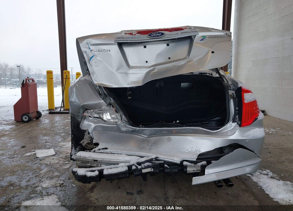 2011 FORD FUSION VIN: 3FADP0L31BR110020