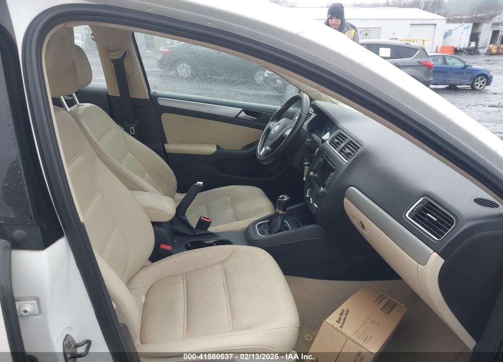 2013 VOLKSWAGEN JETTA 2.5L SE VIN: 3VWBP7AJ0DM440837