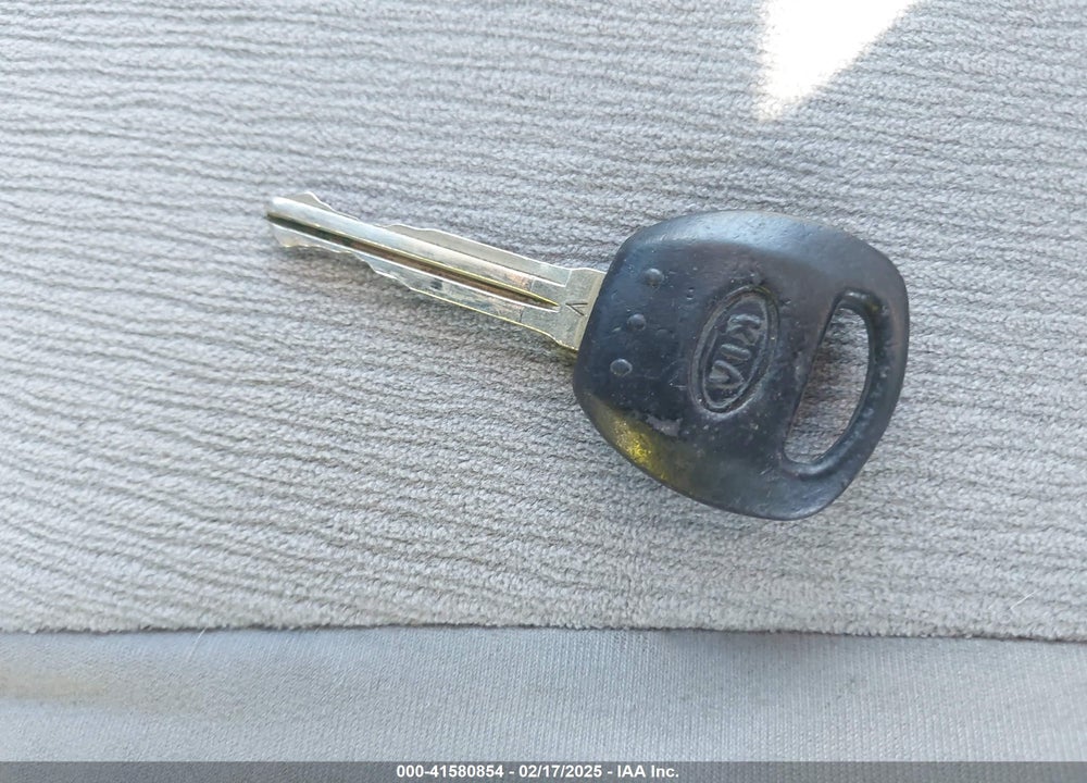 2011 KIA SEDONA LX VIN: KNDMG4C74B6378030