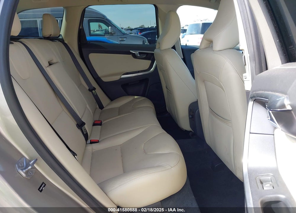2016 VOLVO XC60 VIN: YV440MDK1G2854334