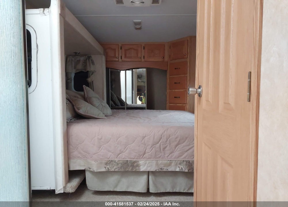 2007 FOREST RIVER CEDAR CREEK VIN: 4X4FCRH287S198945