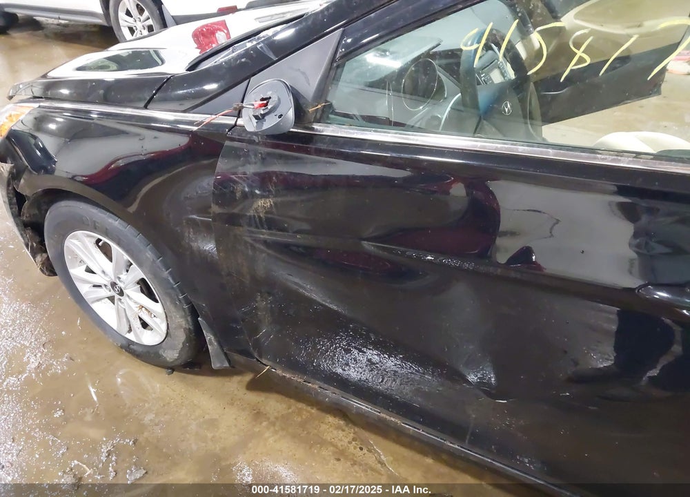 2011 HYUNDAI SONATA VIN: 5NPEB4AC4BH138775