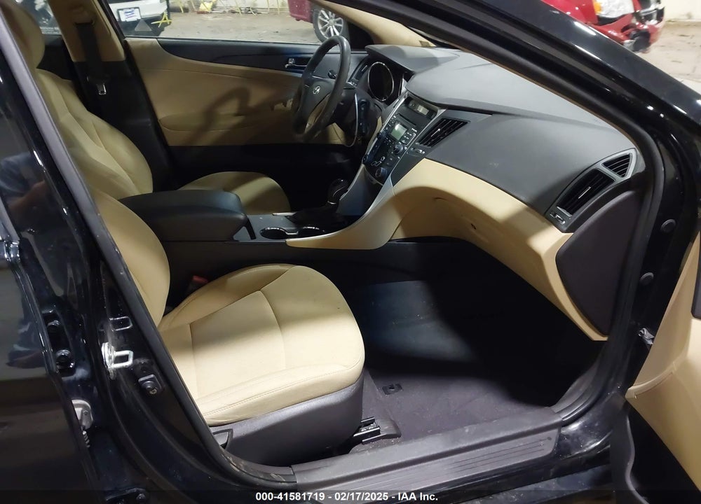 2011 HYUNDAI SONATA VIN: 5NPEB4AC4BH138775