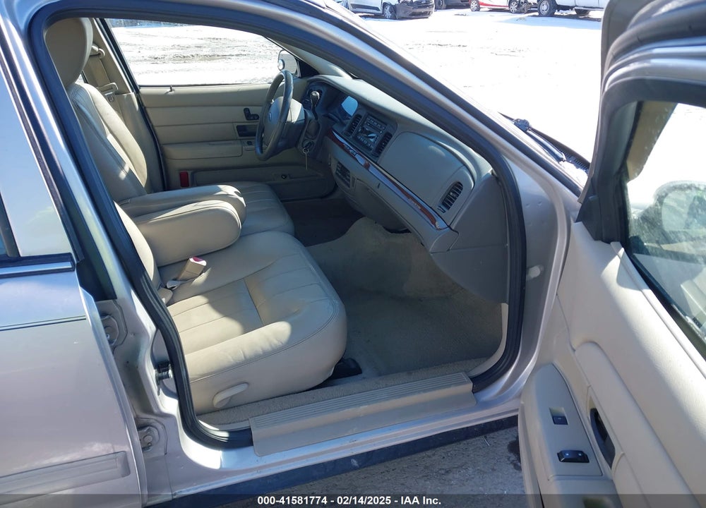 2011 FORD CROWN VICTORIA VIN: 2FABP7EV4BX139060