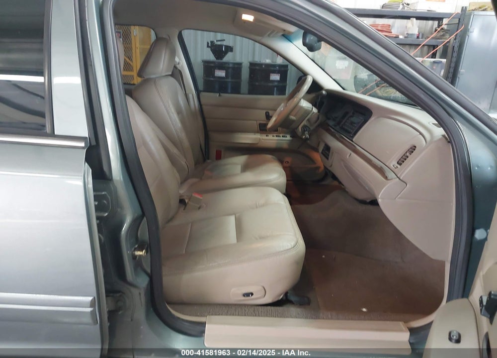 2005 FORD CROWN VICTORIA LX/LX SPORT VIN: 2FAFP74W05X124670