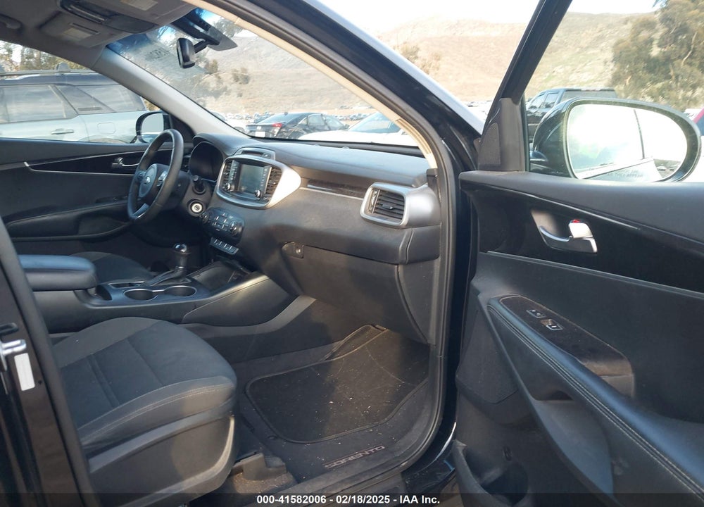 2017 KIA SORENTO 2.4L LX VIN: 5XYPG4A3XHG196349