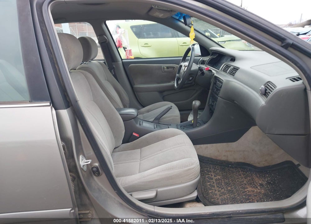 2001 TOYOTA CAMRY CE VIN: 4T1BG22K91U081018
