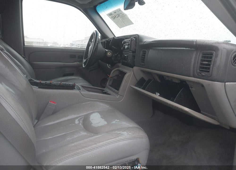2004 CHEVROLET TAHOE LT VIN: 1GNEC13T24R186187